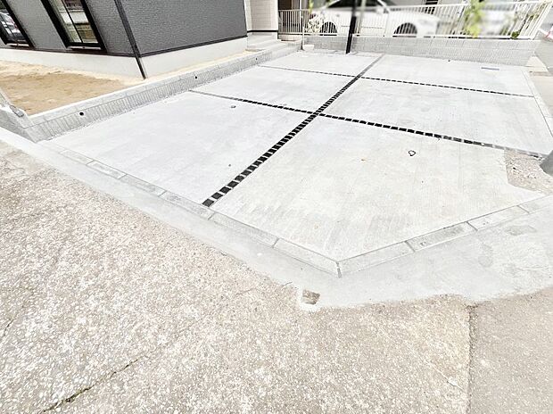 目の前が駐車場だと雨の日も大量にお買い物をした時も便利ですよね