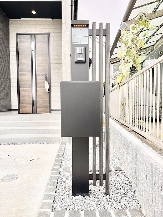 表札・インターホン・ポストをひとつに集約