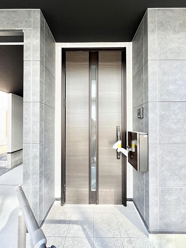 住まいの顔を演出する、玄関ドア。 