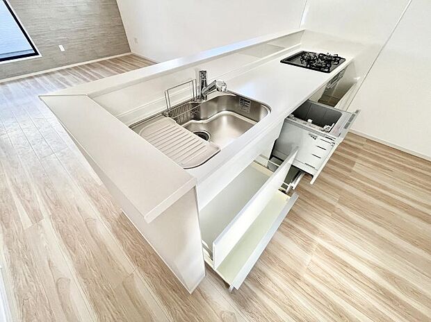 使いやすさを優先したスライド式収納タイプ!