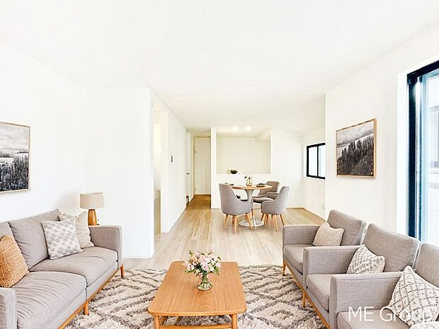 ご家族の賑やかな話し声で包まれる明るいリビング  ※家具はCGです