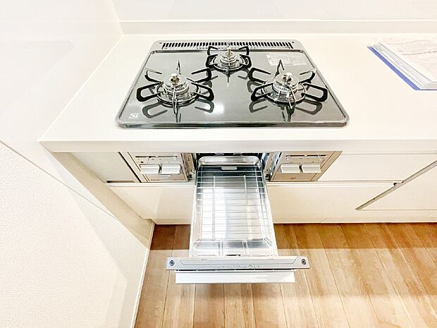 ガスコンロはSiセンサー搭載。火力調節や焦げ付き・消し忘れも防いでくれます。