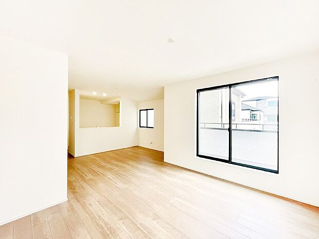 家族の笑顔が自然と生まれてくる、そんな雰囲気のダイニングに仕上がっています。