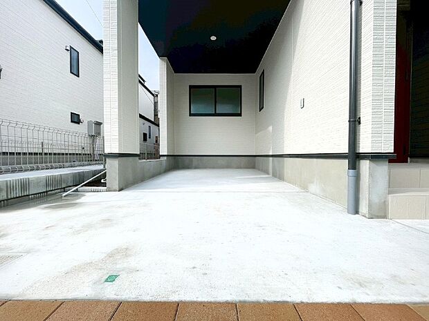 雨風から大切な愛車を守るビルトインガレージ