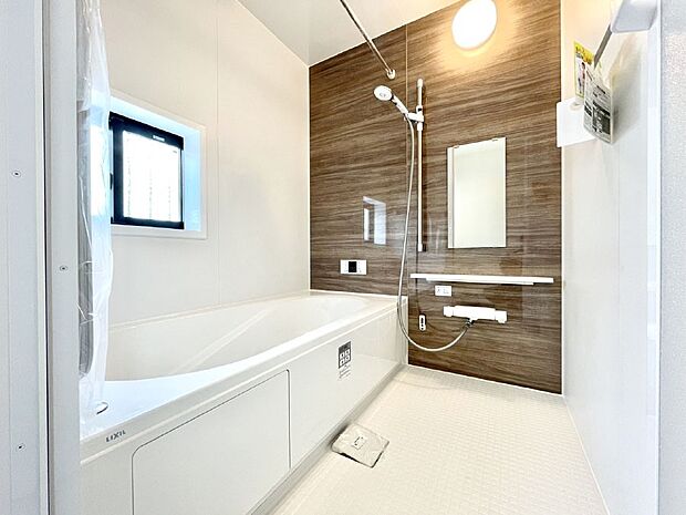 落ち着いた雰囲気でゆっくりお寛ぎいただけるバスルーム