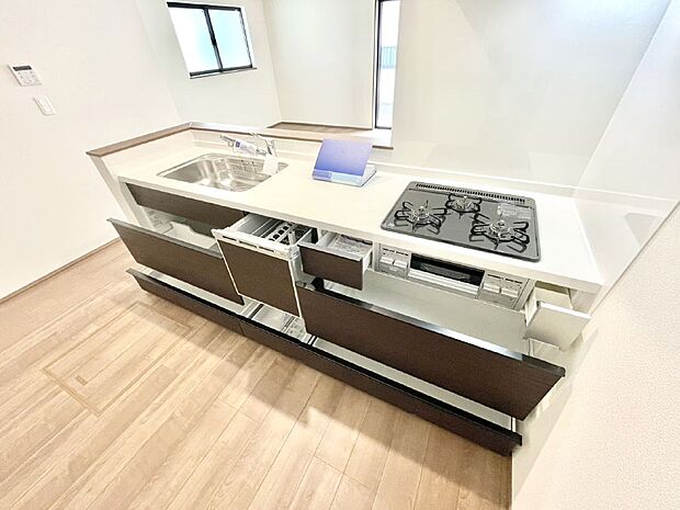 使いやすさを優先したスライド式収納タイプ!