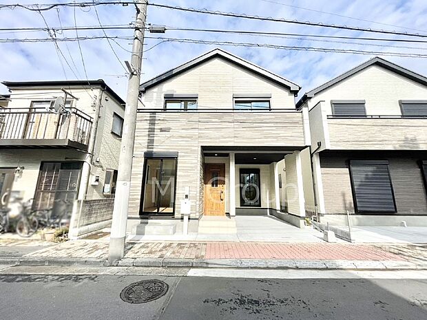 洗練された外観、上質な住空間が広がる室内は永く安心して過ごせる住居です。 