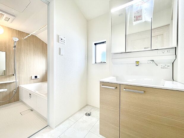 清潔感のある快適空間です。毎日の身支度も気持ち良くお使い頂けます。