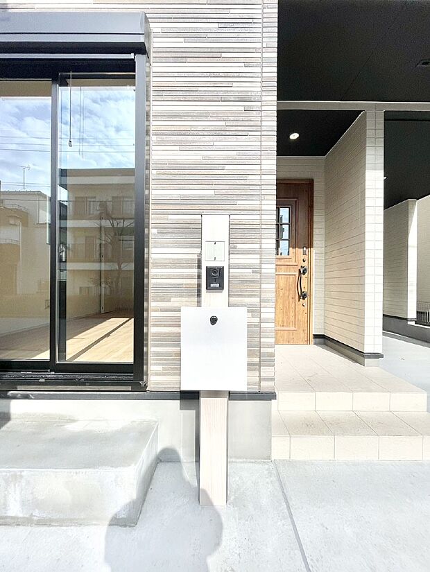 シンプルデザインのポスト。