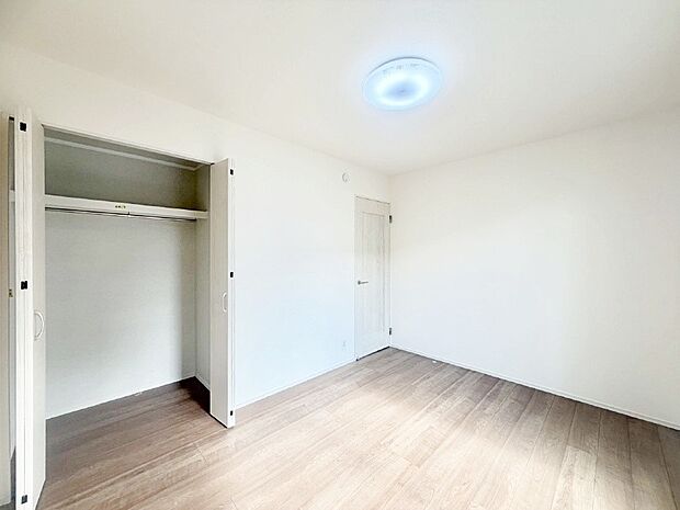 子供部屋にもおすすめな収納スペースたっぷりの居室