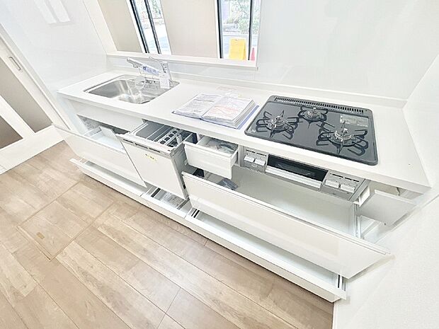 使いやすさを優先したスライド式収納タイプ!