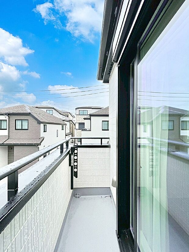 ゆったりバルコニーだから沢山お洗濯ものを干せます