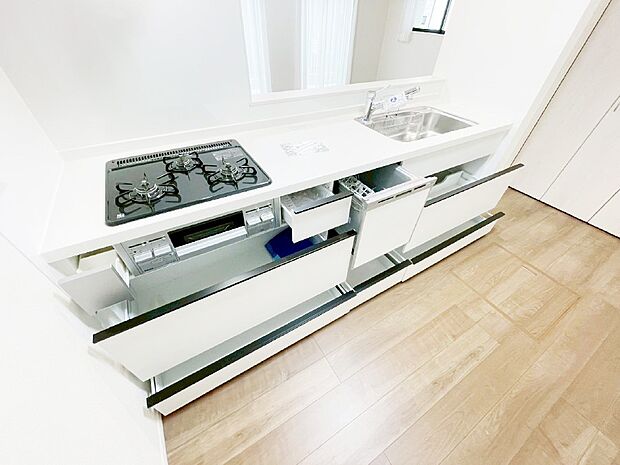 使いやすさを優先したスライド式収納タイプ！