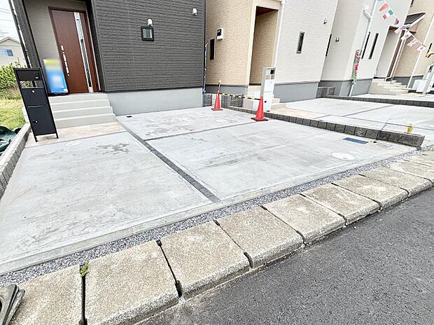 駐車2台可能!急なお客様の駐車に。また、ご家族の自転車スペースとしても大活躍。