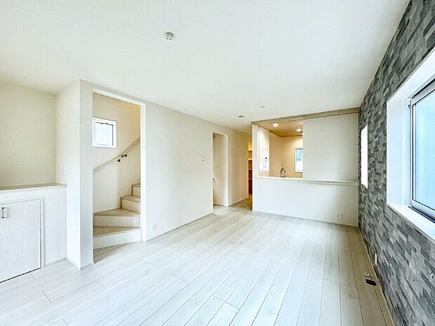 内装「ただいま」「おかえり」家族とのコミュニケーションが深まるリビングイン階段。