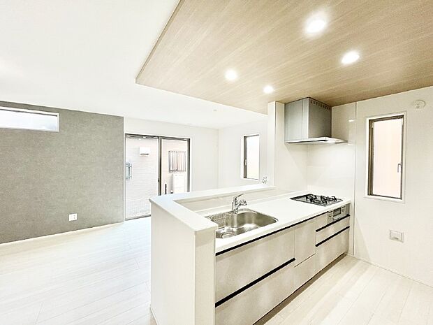 料理をしながらご家族との会話を楽しめる対面カウンターキッチン