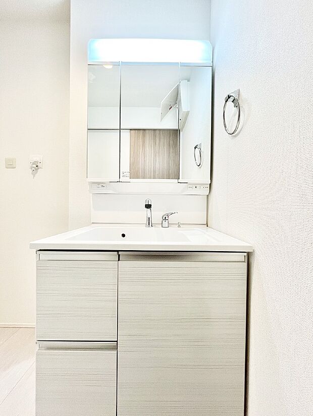 収納力と機能性に優れた洗面化粧台