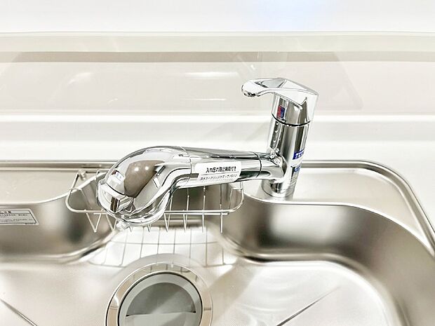 いつでも清潔なおいしいお水を。一つの水栓で水道水と浄水を使い分け。