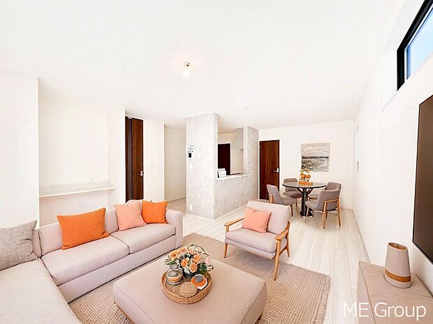 カウンター付き!開放感溢れるリビングで家族団らんが過ごせます ※家具はCGです