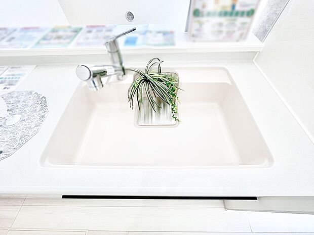 広々としたシンクでお料理やお皿洗いもラクラク快適に!