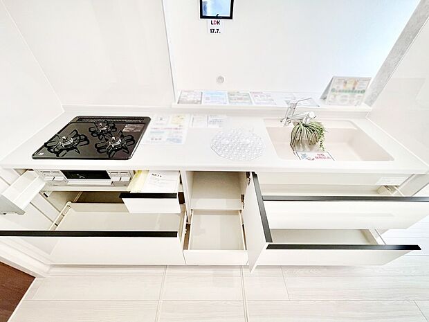 使いやすさを優先したスライド式収納タイプ!