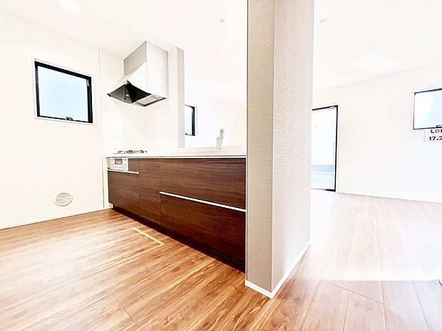 料理をしながらご家族との会話を楽しめる対面カウンターキッチン