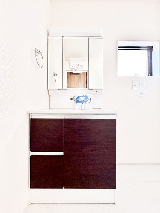 収納力と機能性に優れた洗面化粧台