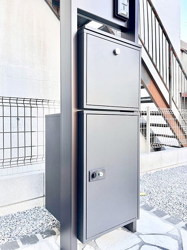 宅配ボックスがあると時間を気にせず宅配物をいつでも安全に受け取れますね。  