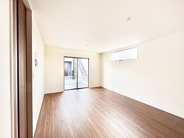 家族団らんの時間も増えそうなくつろぎのリビングダイニング。