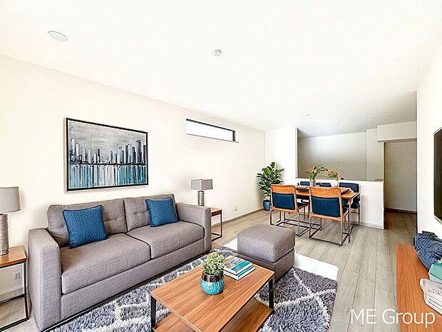 ご家族の賑やかな話し声で包まれる明るいリビング  ※家具はCGです