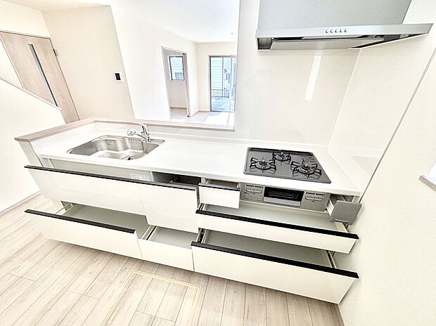 使いやすさを優先したスライド式収納タイプ!