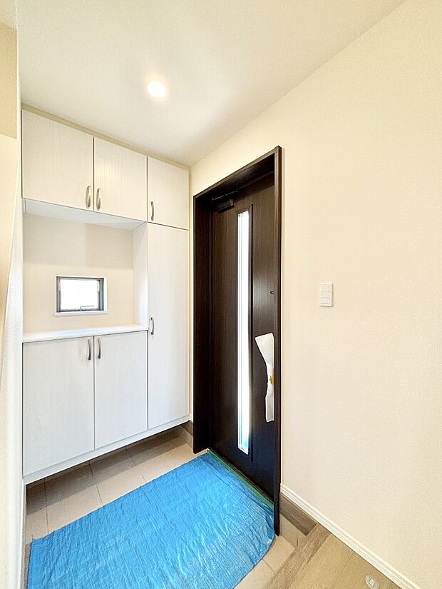 飾り棚を利用して、お越しいただくお客様をおもてなしできます。