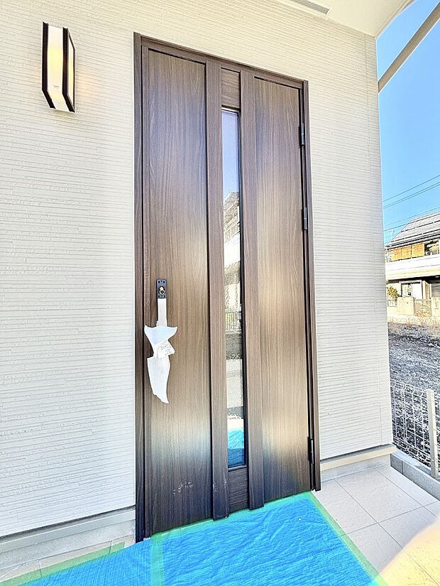 大切な家族、来客を出迎える玄関。　