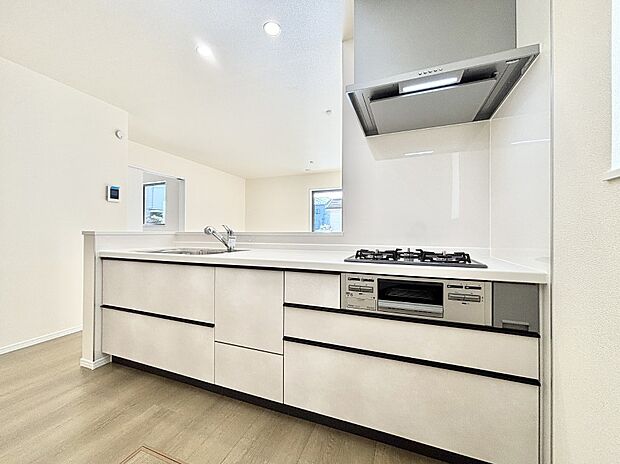 料理をしながらでもご家族との会話を楽しめる対面キッチン