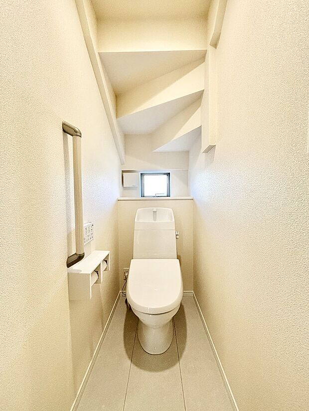 明るく清潔感のあるトイレです。