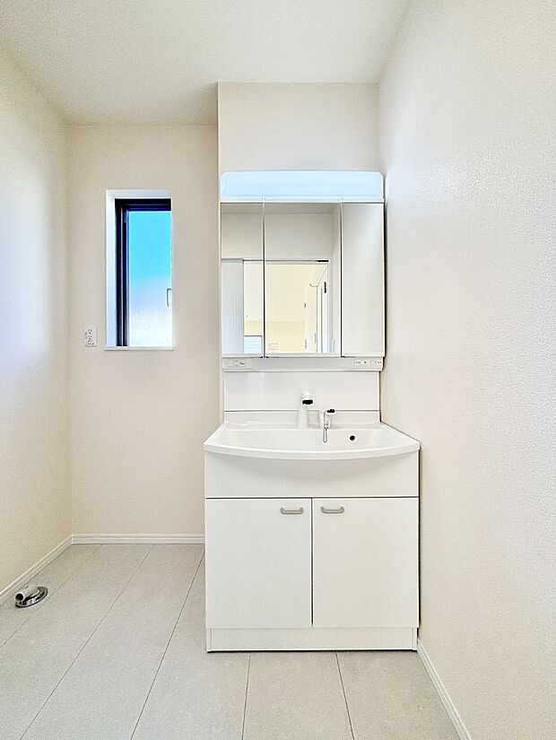 収納力と機能性に優れた洗面化粧台