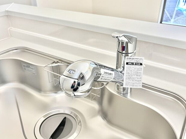 いつでも清潔なおいしいお水を。一つの水栓で水道水と浄水を使い分け。