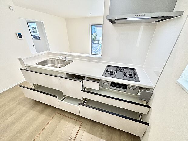 使いやすさを優先したスライド式収納タイプ！