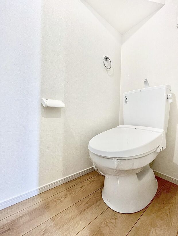 明るく清潔感のあるトイレです。 