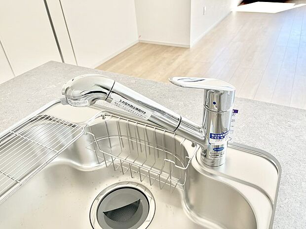 いつでも清潔なおいしいお水を。一つの水栓で水道水と浄水を使い分け。