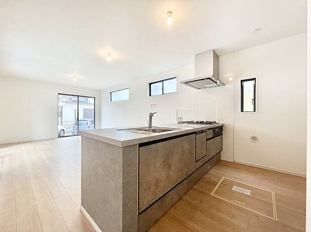 料理をしながらご家族との会話を楽しめる対面カウンターキッチン