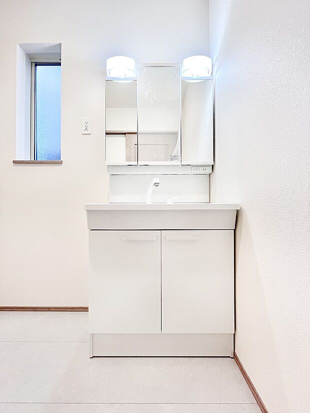 収納力と機能性に優れた洗面化粧台