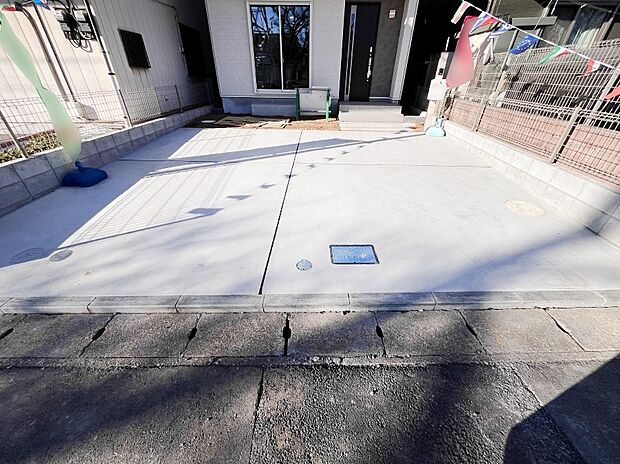 駐車2台可能！急なお客様の駐車に。また、ご家族の自転車スペースとしても大活躍。