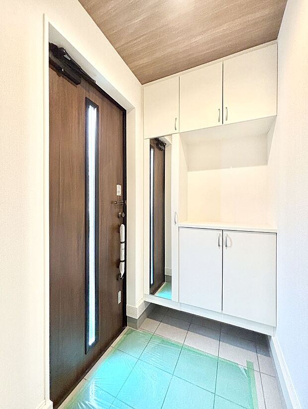 明るい玄関はお客様をお出迎えするのにぴったりです!