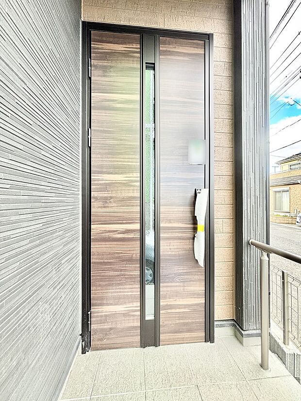 大切な家族、来客を出迎える玄関。