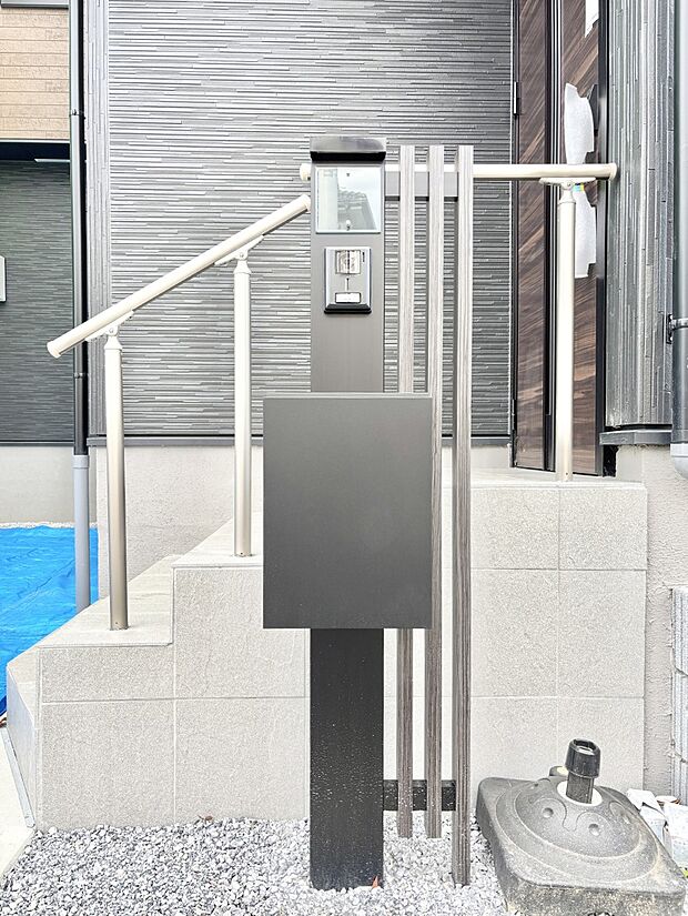 シンプルデザインのポスト。