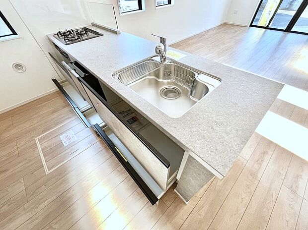 使いやすさを優先したスライド式収納タイプ！