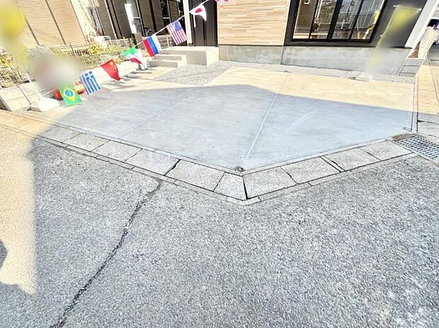 駐車2台可能!急なお客様の駐車に。また、ご家族の自転車スペースとしても大活躍。