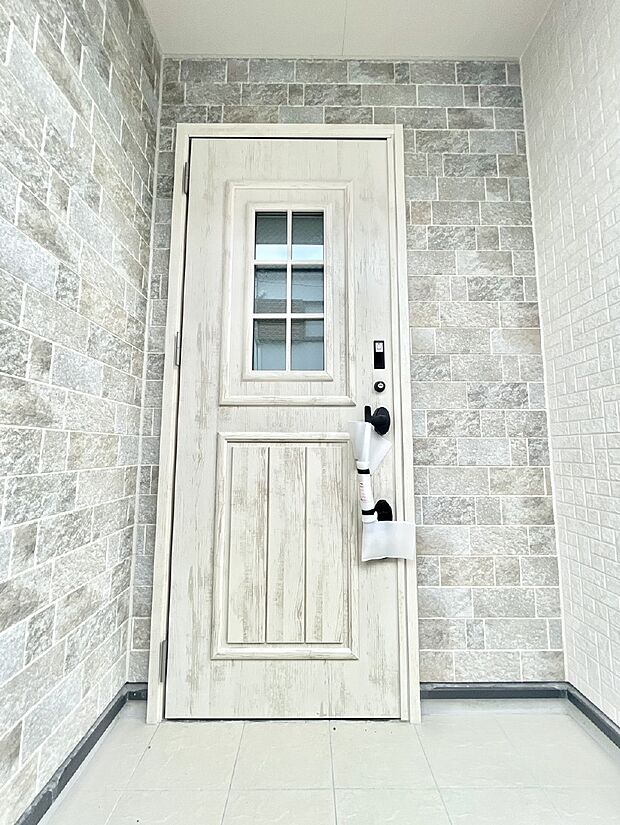 住まいの顔を演出する、玄関ドア。