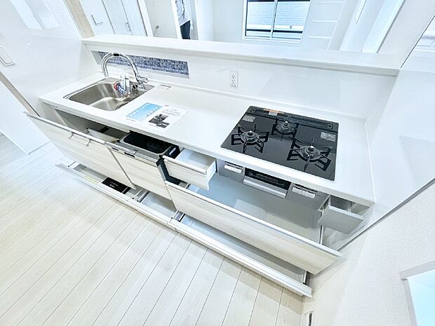 使いやすさを優先したスライド式収納タイプ！